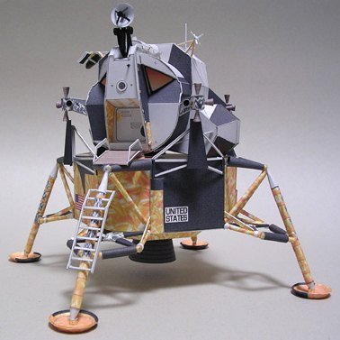 Clique para ampliar Módulo lunar feito de papel